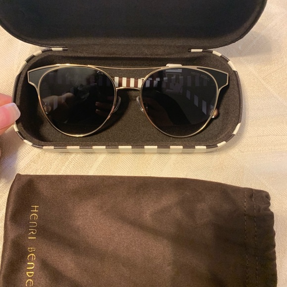 henri bendel Accessories - Henri bendel sunglasses